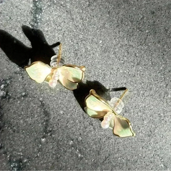 Romantic Gradient Butterfly With Pearls Earrings - Picture 5 of 8